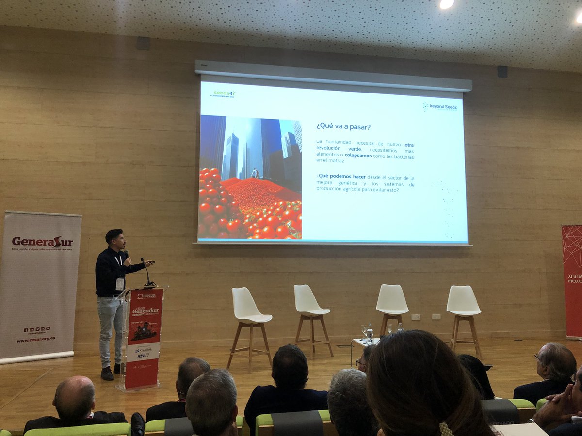 fruittoday's tweet photo. @aytoalm @CesurEdelSur @pitalmeria @caixabank @fundaciongazvi @KimitecGroup @BayerEspana @Bayer4CropsES @beyond_seeds El equipo de @beyond_seeds habla del ‘Caso ORIEL, genotipado de tomate’. Una plataforma de marcadores moleculares que facilita los procesos de selección y mejora genética
‘O propiciamos una nueva revolución verde o colapsaremos como especie en 500-1.000 años’
#GeneraSur https://t.co/8QkB2TO5Cc