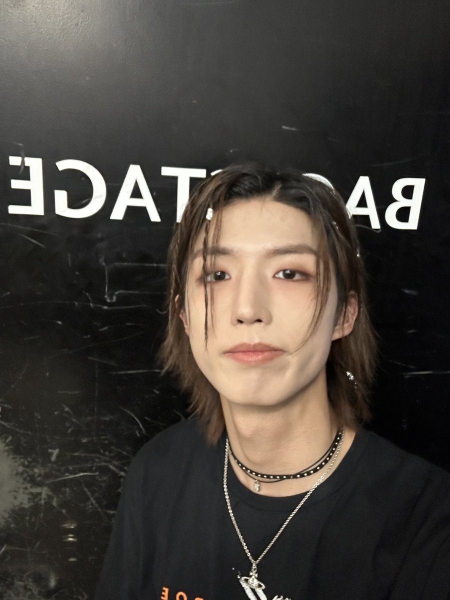 XH_official's tweet photo. 프랑크푸르트! 좋았어!!

#XdinaryHeroes #엑스디너리히어로즈 #엑디즈 #빌런즈 #Villains #JunHan #준한 #주난 https://t.co/LJPV51oRTn