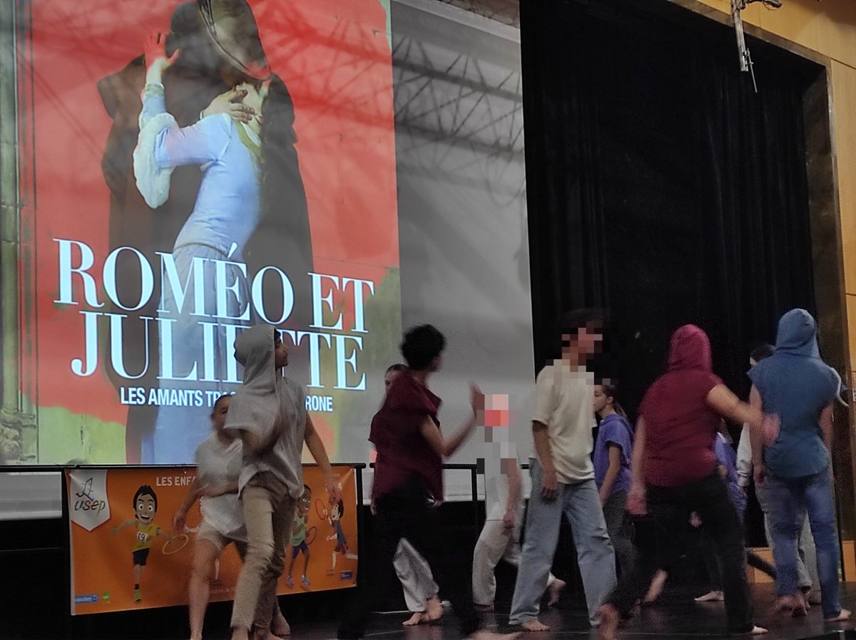 Lors de la cérémonie de clôture du séminaire #generation2024  tous les participants ont pu assister à une représentation très émouvante de l'AS danse du collège Le Corbusier <a href="/villepoissy/">Ville de Poissy</a> 
Bravo à tous les élèves et à leur professeur!
<a href="/PatardDominique/">Dominique PATARD</a> <a href="/UnssYvelines/">UNSS_78</a>