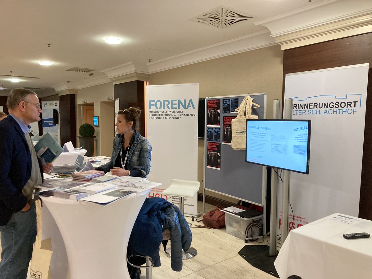 core_nrw's tweet photo. Die Koordinierungsstelle freut sich auf den Austausch auf der #Landesdemokratiekonferenz 2023 der https://t.co/HWxB1owGnd @LpBNRW mit Praxis @nina_nrw und Forschung #Forena @hsduesseldorf. Gerade eröffnet durch StS Türkeli-Dehnert @MKW_NRW https://t.co/R9nU2Mekih