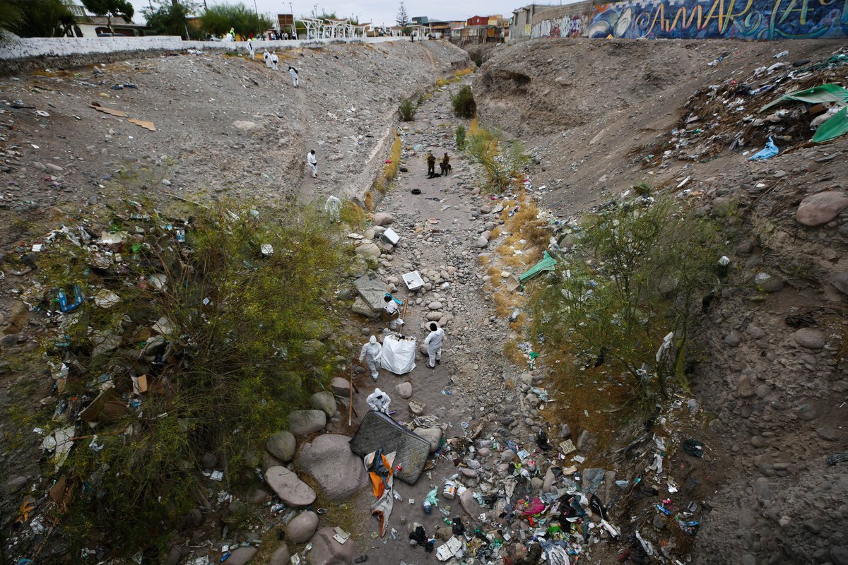 ChasquisDiario's tweet photo. Nueva intervención para erradicar #rucos en el lecho del #río San José #Arica https://t.co/baxHp0PzfW https://t.co/R9k1DMtWE7