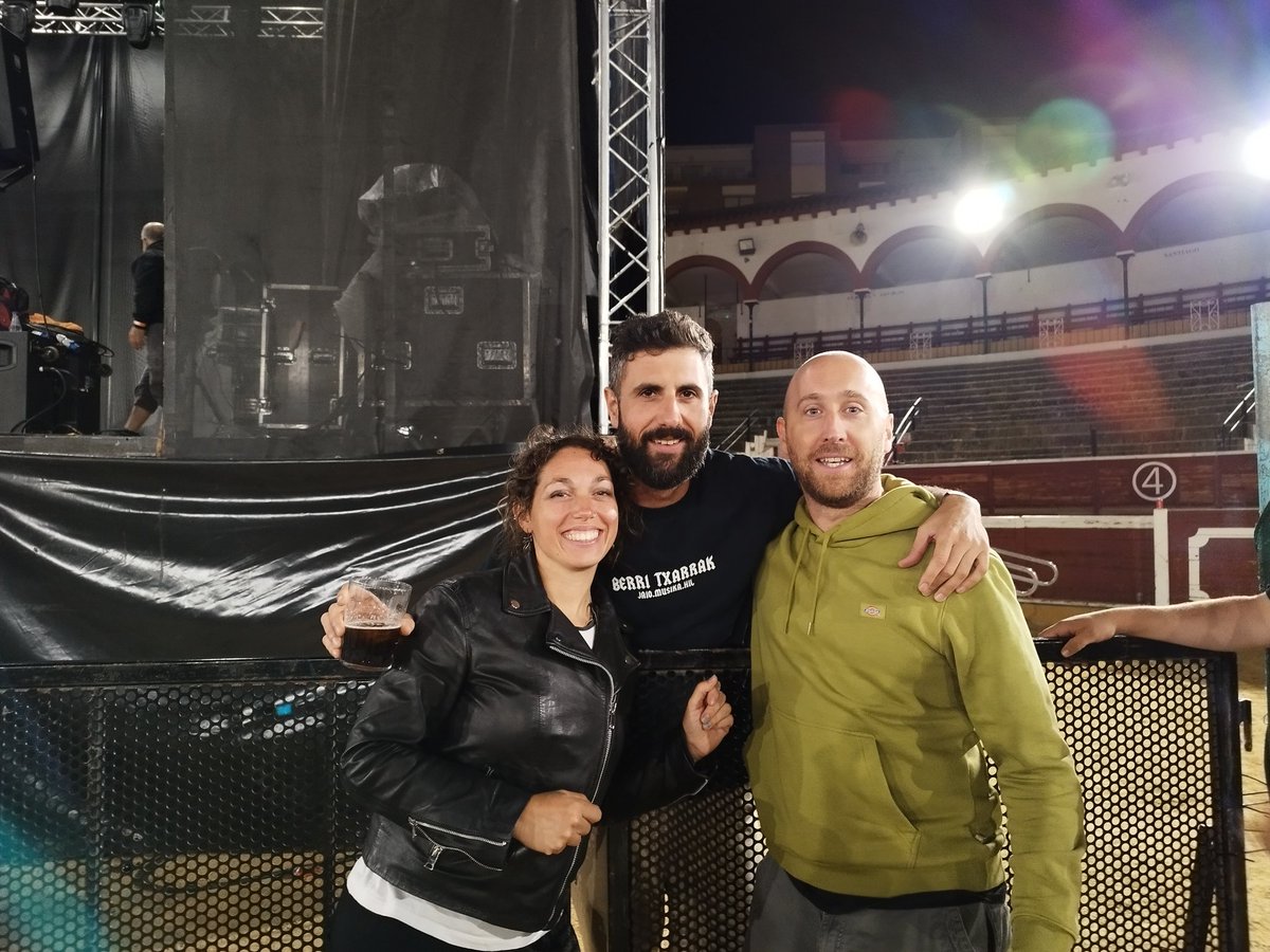 JulioCordonM's tweet photo. Desde el sábado buscando algo que llene el vacío que me han dejado estos hermanos y sus amigos. @desakatorock https://t.co/cZtx2fjmJZ