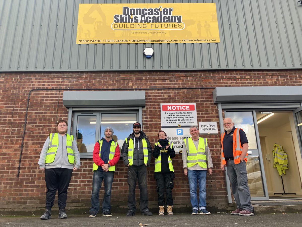 CSkillsPeople's tweet photo. Applause to our fab cohorts who completed their training at #DNSA last Fri!🙌Glyn Brumby's Skills Bootcamp in carpentry (funded by @educationgovuk) & Mark Yeardley's #ITC class (funded by @SouthYorksMCA) displayed outstanding dedication & hard work #SkillsBootcamps #SkillsForLife https://t.co/50lNvcNoK1