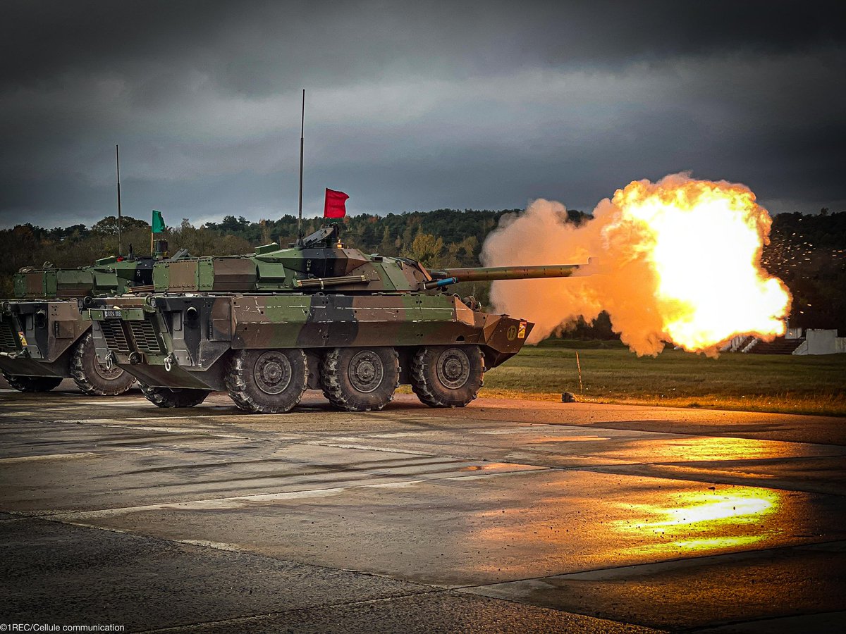 Chefdecorps1REC's tweet photo. Les AMX10RC ont à nouveau démontré leur puissance et leur précision avec les équipages du 2eme escadron du #1REC 🔴

Cette campagne de tirs "éclair" de deux jours concluait une phase de plusieurs semaines de #prepaOps pour les légionnaires cavaliers du 2. https://t.co/sZuc9cY3gZ
