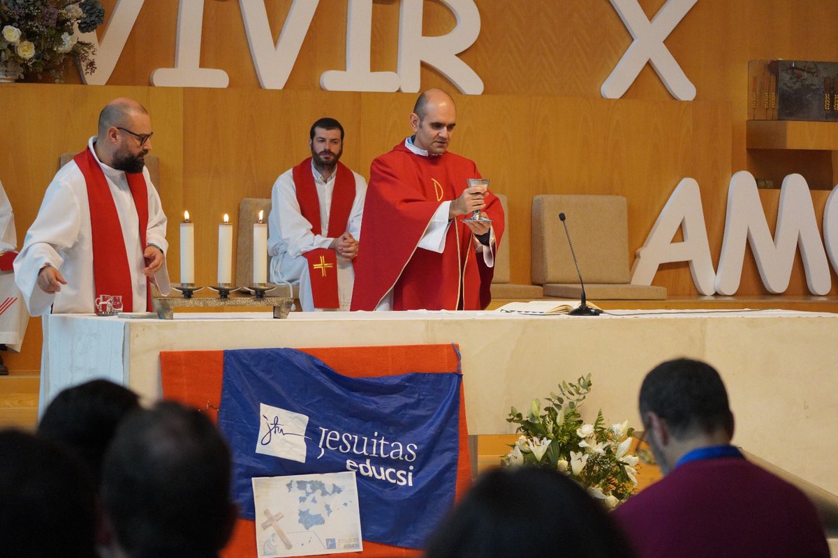 educsi's tweet photo. “Estamos aquí para trabajar la cultura vocacional, que es algo fundamental. Es lo más profundo a lo que nos llama Dios y todos estamos llamados”.

Comenzamos el encuentro de coordinadores de Pastoral de #Educacionjesuitas con una eucaristía presidida por Lluís Salinas sj. https://t.co/4ugek0vjMw