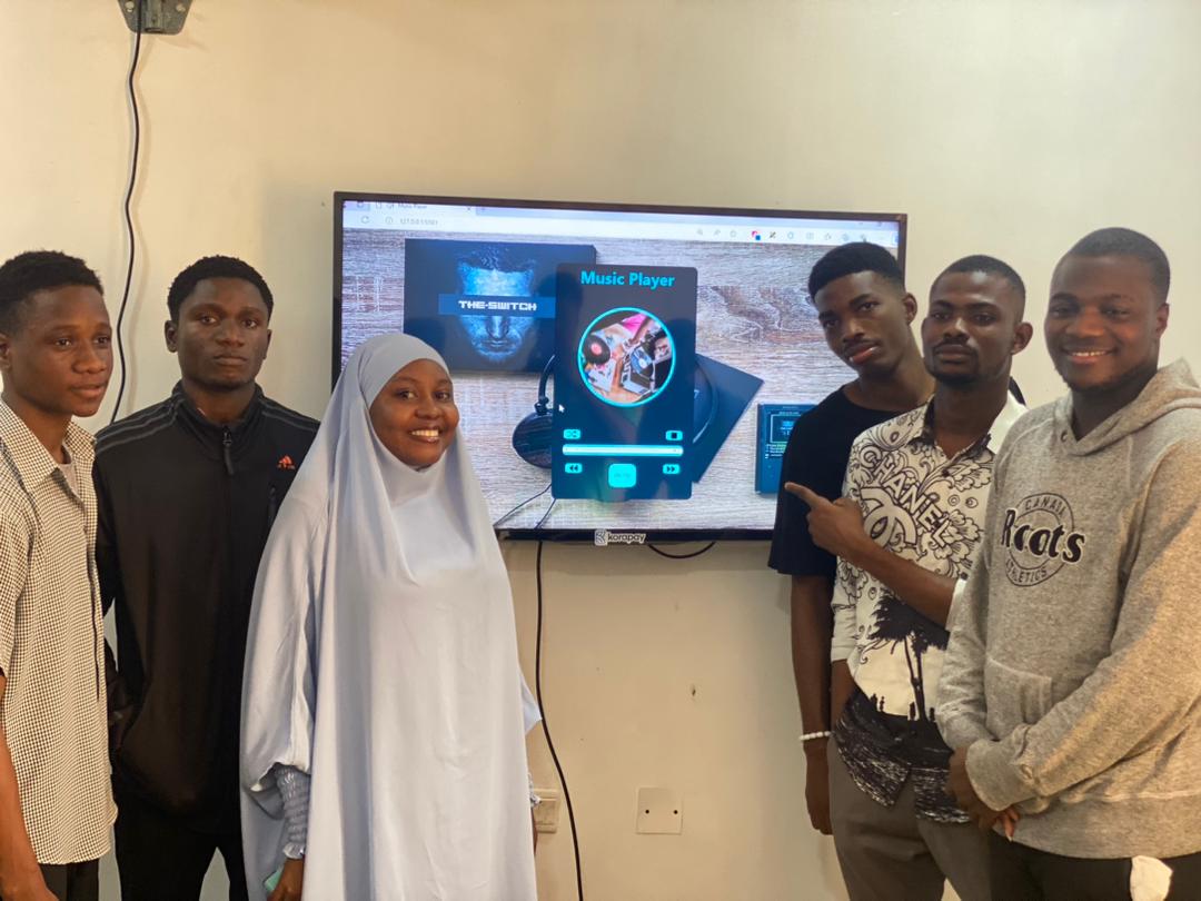 thecurveafrica's tweet photo. Throwback to when our amazing trainees had their first project presentation.
Share an unforgettable moment that still makes you smile. Let's spread some nostalgia together!
#thecurveafrica #thecurveafricabykora #africa #impact #softwaredeveloper
#brainteaserfun #thursdayvibes https://t.co/r88LqdQ5FW