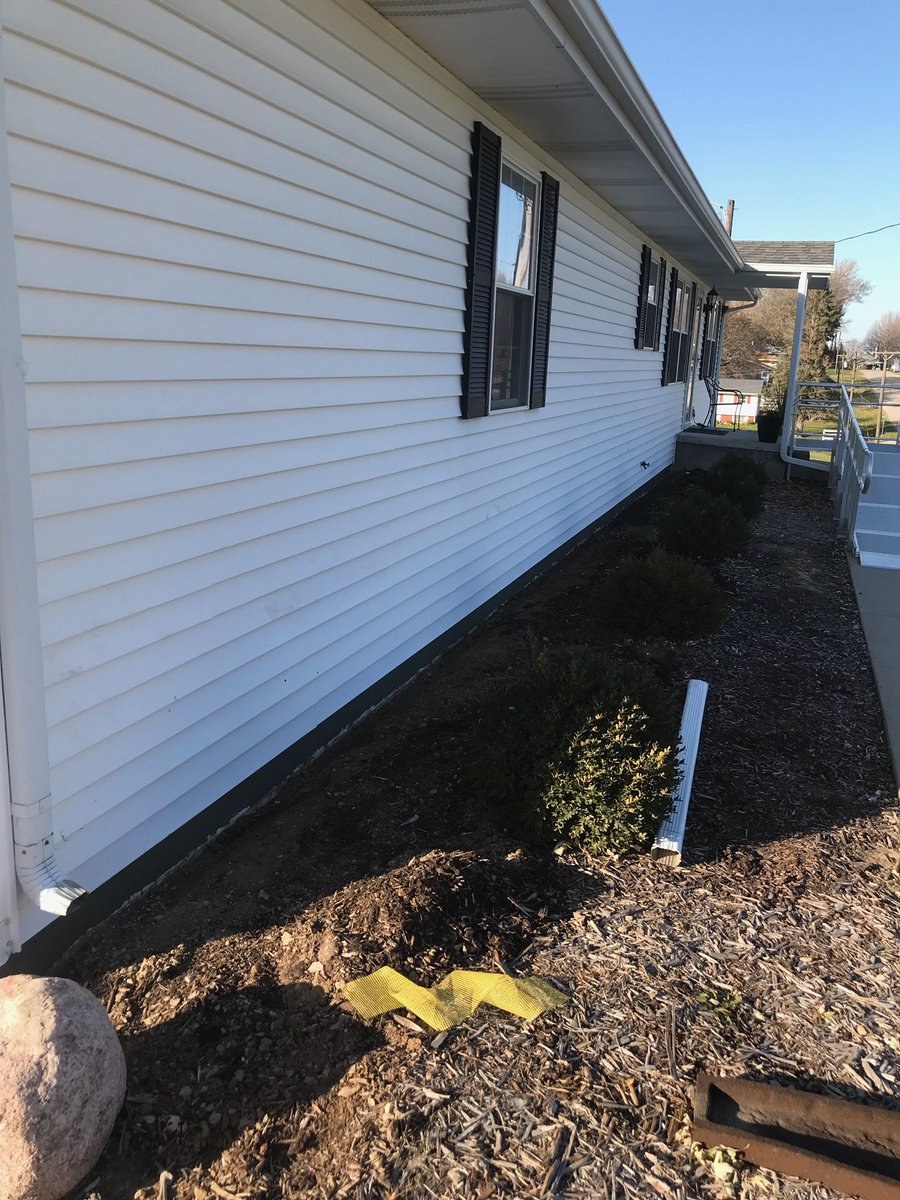 IcfNexgen's tweet photo. We are often asked, “what happens between the siding and the dirt lime"

Here is our solution. Parging or stucco. It’s an easy process of cleaning and roughing up the EPS foam. A base coat and mesh is set embedded into the foam. A final coat, any color, is then applied. https://t.co/BhzX7sQSy1