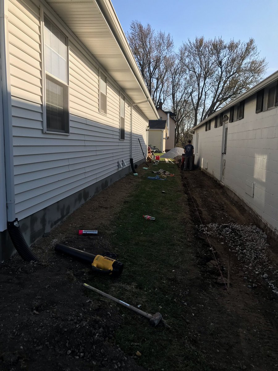 IcfNexgen's tweet photo. We are often asked, “what happens between the siding and the dirt lime"

Here is our solution. Parging or stucco. It’s an easy process of cleaning and roughing up the EPS foam. A base coat and mesh is set embedded into the foam. A final coat, any color, is then applied. https://t.co/BhzX7sQSy1