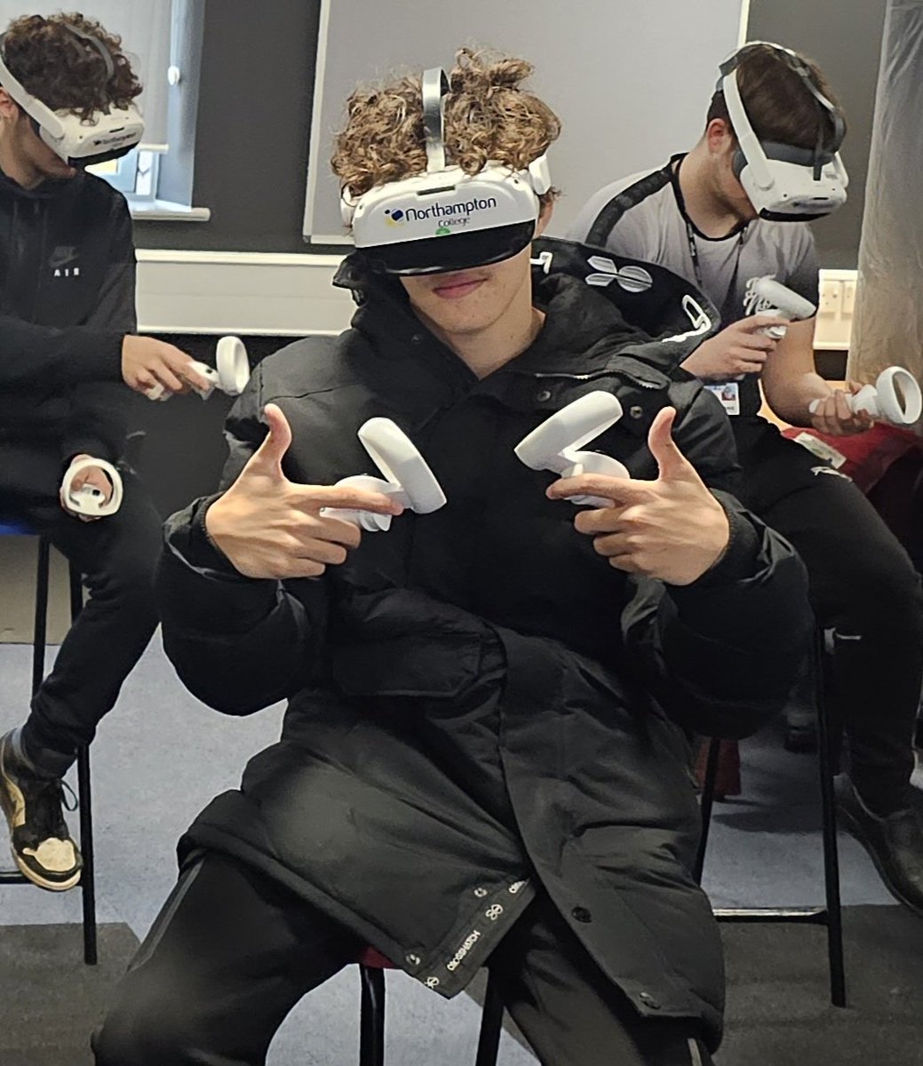 A great morning with <a href="/NorthamptonColl/">ɴᴏʀᴛʜᴀᴍᴘᴛᴏɴ ᴄᴏʟʟᴇɢᴇ</a> level 1 Plumbing students using <a href="/Bodyswaps_VR/">Bodyswaps®</a> to practice their interview skills!