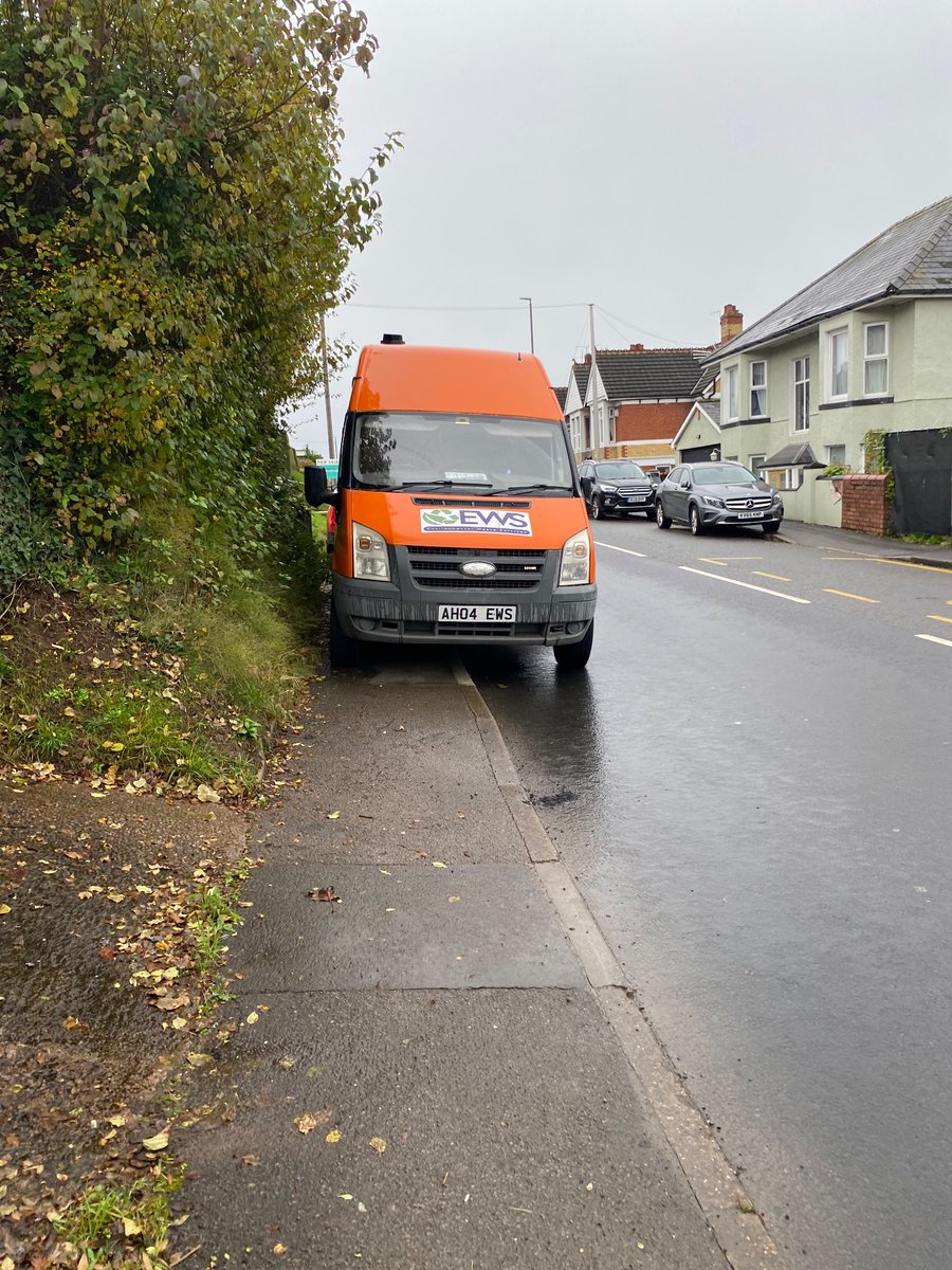 clareabel77's tweet photo. Great pavement parking in Newport this morning. Pedestrians can’t walk past on the pavement and it’s opposite a bus stop. Caused congestion this morning! @NewportCouncil @PavementParking https://t.co/aTe9yH3O5j
