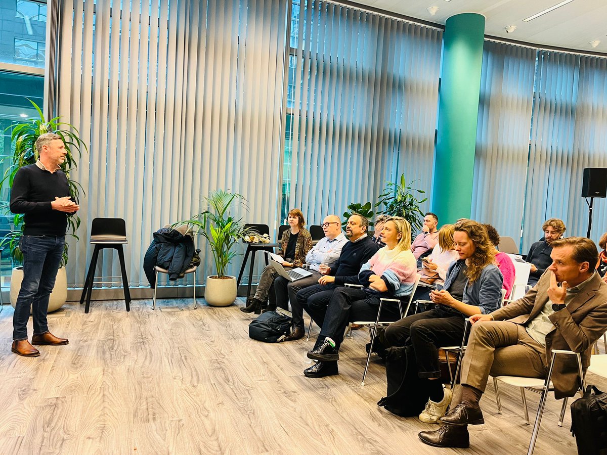 crevits's tweet photo. De noden in de jeugdhulp zijn groot. De taskforce kwam vandaag bijeen voor een update. Er wordt hard gewerkt. Het is belangrijk dat de middelen binnen het crisis- en investeringsplan (100 mio euro) ook effectief een verschil maken op het terrein, voor de vele jongeren &amp; gezinnen. https://t.co/weCgxVn2b0