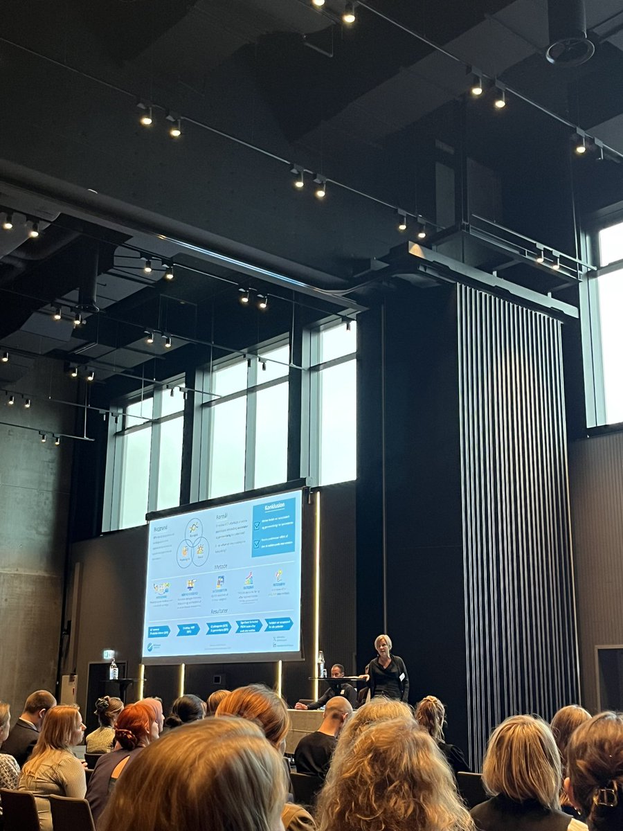 AUHsurgery (@auhsurgery) on Twitter photo Postersessionen til #DKS2023 i gang - <a href="/henrthay/">Henriette</a> lægger ud som første foredragsholder fra @AuHsurgery👏 #biopsychosociallateeffects <a href="/Ginibala/">Rogini Balachandran</a> <a href="/PeterCh12345/">Peter Christensen</a> <a href="/LeneHjerrild/">Lene Hjerrild Iversen</a> Postersessionen til #DKS2023 i gang - <a href="/henrthay/">Henriette</a> lægger ud som første foredragsholder fra @AuHsurgery👏 #biopsychosociallateeffects <a href="/Ginibala/">Rogini Balachandran</a> <a href="/PeterCh12345/">Peter Christensen</a> <a href="/LeneHjerrild/">Lene Hjerrild Iversen</a>