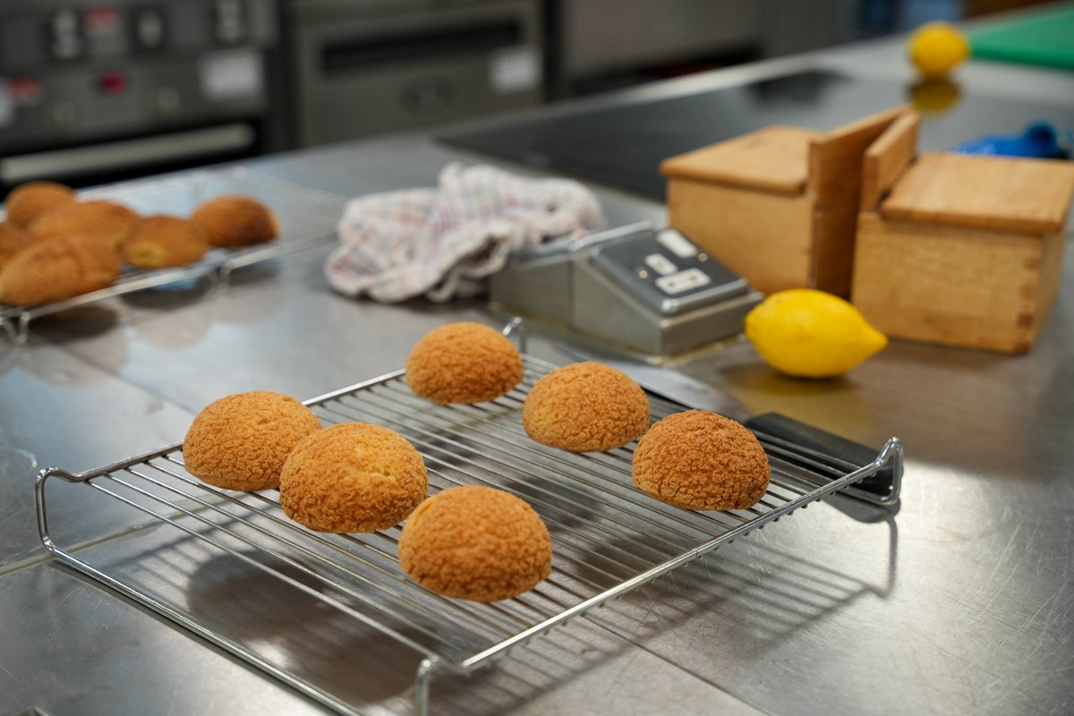 TasteSTC's tweet photo. Exciting day last week at Merton College as the Employability Team hosted a visit from the
@RoyalAutomobile Club Epsom. Level 2 Professional Cookery students were treated to a professional cookery masterclass by Howard Bisset Head Chef #RoyalAutomobileClub #MertonCollege https://t.co/uRN0xRtD6u