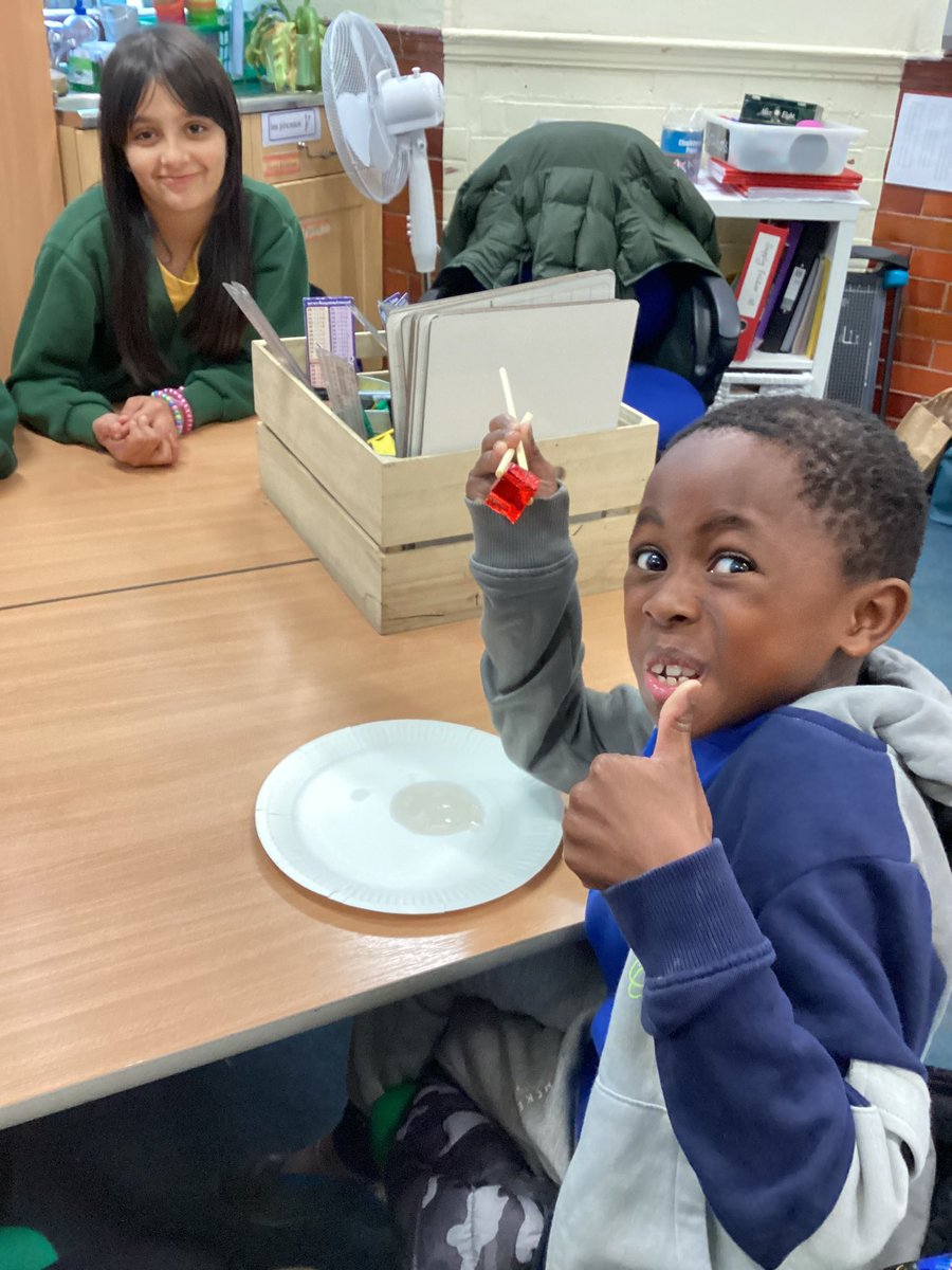 Year5Markeaton's tweet image. 🧠💪 we’ve been investigating FRICTION this week. Did you know friction can be both helpful and unhelpful? #MPSScience