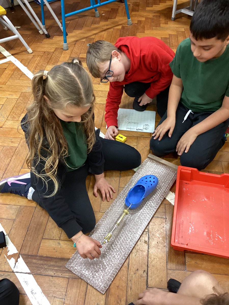 Year5Markeaton's tweet image. 🧠💪 we’ve been investigating FRICTION this week. Did you know friction can be both helpful and unhelpful? #MPSScience