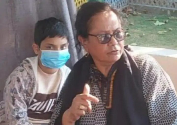 AshwiniSahaya's tweet photo. After Seema Haider, now Shaaesta Haneef !

Pakistani woman, 62-year-old Shaaesta Haneef, was illegally entering India with her 11-year-old son through the Bihar-Nepal international border near Kishanganj.

Both the mother and son were apprehended by the Border Security Force (BSF).

An investigation is underway..
