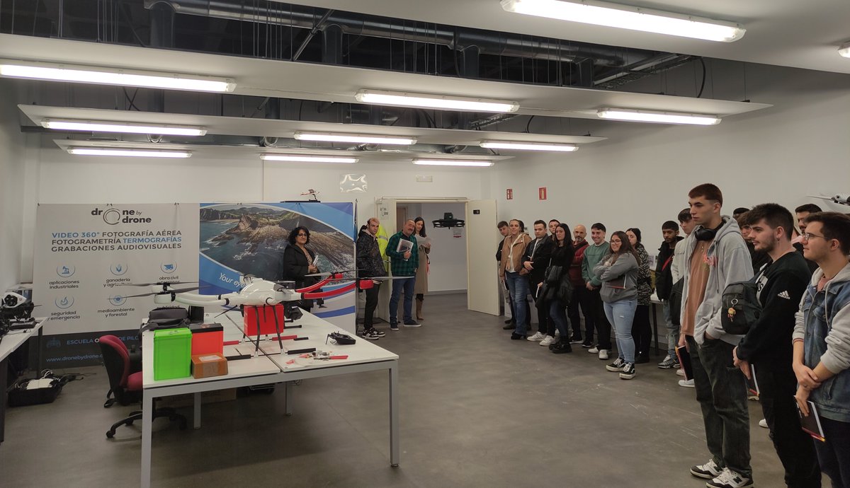 dronebydrone's tweet photo. Recibimos visita de alumnos FP dentro de #Provider en #BICBizkaia
Programa impulsado por @BizkaiaEmpresa @Ekingune para el #emprendimiento , y que menos que realizar un vuelo demostrativo #DJIAvata
Jornada centrada en fabricación aditiva con #SAMYLABS
#drones #UAS #innovacion https://t.co/Zdogq8Rdgk