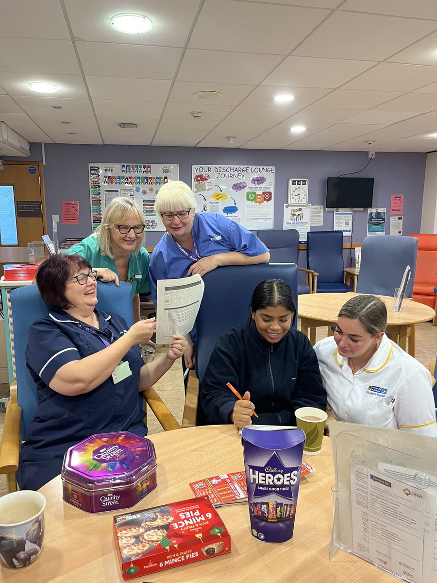 NaomiRowley3's tweet photo. Learning inspired huddle this morning for #stopthepressureweek
#everycontactcounts #tissueviability #teamlearning 🛑 https://t.co/Z5i7JUYyqY