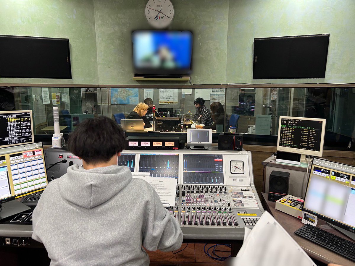 stvradio's tweet photo. STVラジオTM NETWORK 39→40th SPECIAL

現在、生放送中✨
スタジオに3人、いますよー‼️

#TM40STV
#stvradio https://t.co/hVGbThh5Hh