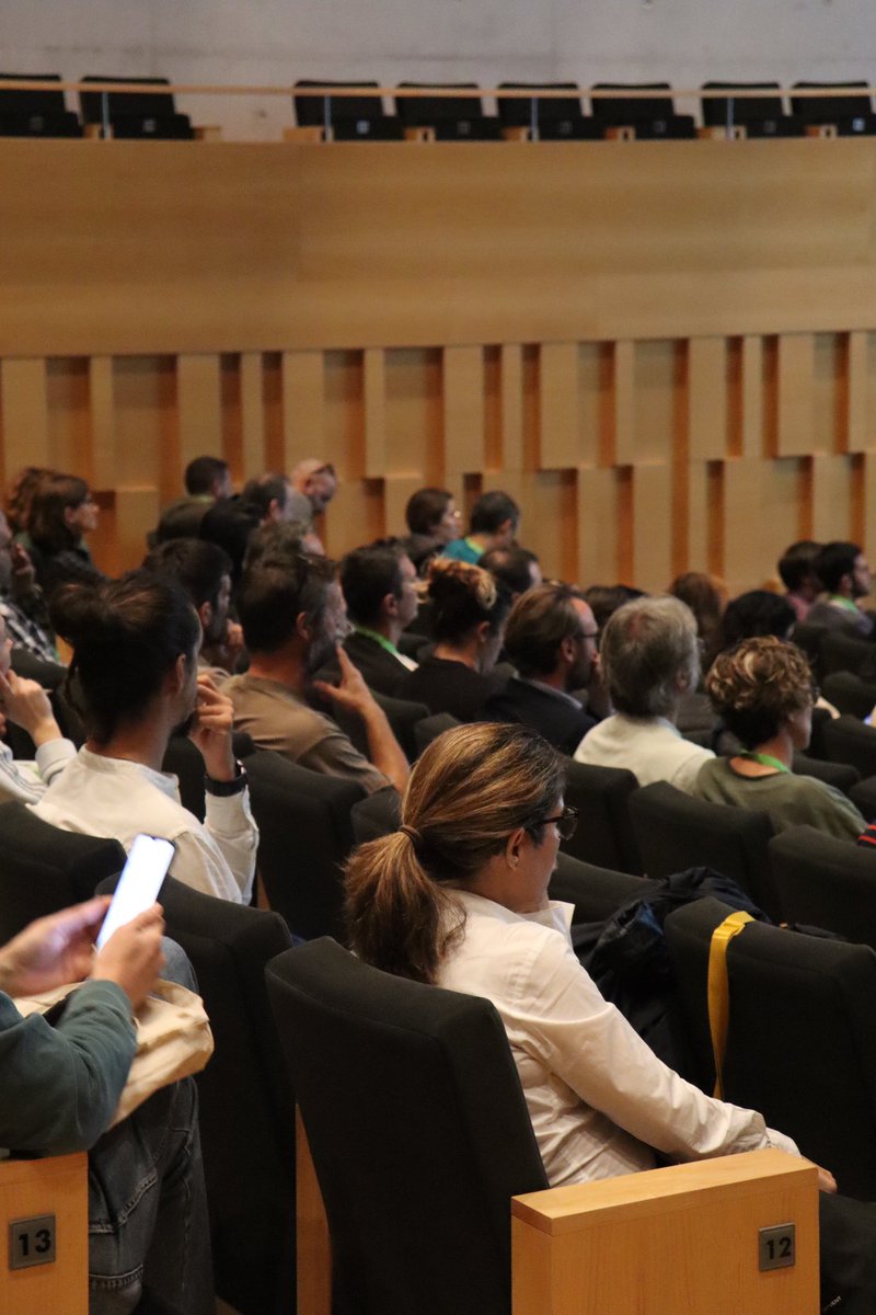 palco_gi's tweet photo. Comencem l’acte amb la inauguració i presentació del #congresAPEVC a la Sala Cambra del #PalaudeCongressos https://t.co/MeKxmkF0z3