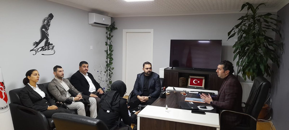 PIKTES ÖĞRETMENLERİNDEN ZİYARET

PIKTES kapsamında görev yapan meslektaşlarımız sendikamızı ziyaret etti. KPSS ve mülakat sonrası göreve başlayan meslektaşlarımız aynı öğretmenler odasında farklı haklara sahip. Bu ayrımcılık ortadan kaldırılsın, proje kapsamındaki öğretmenlerimiz