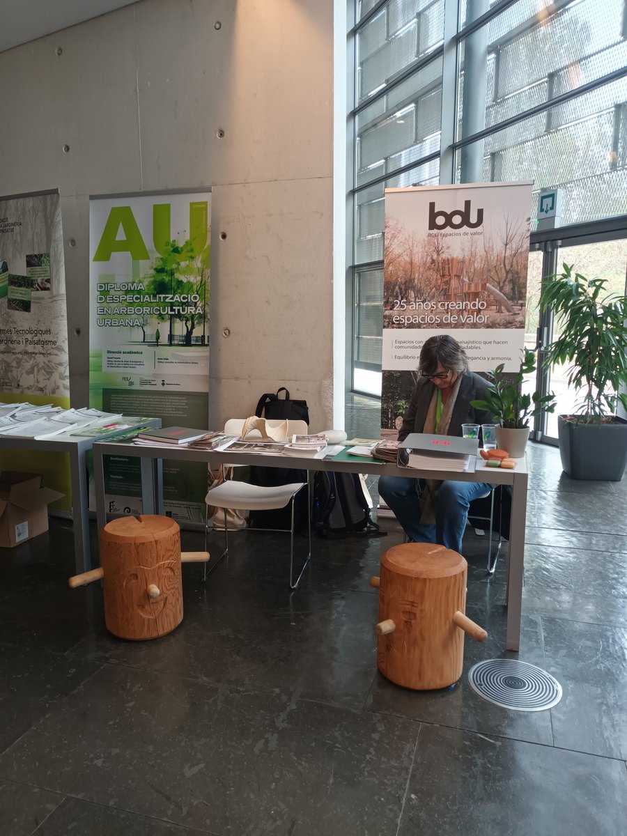 apevcat's tweet photo. Pausa café☕️. Aprofitem per visitar els expositors, consultar les #NTJ, veure la oferta formativa i fer xarxa 🙂👍🏼 #congresAPEVC #elboscurba #congres #jardineria #paisatgisme #infraestructuraverda #verdurba #arboricultura #girona https://t.co/R7dPhSD2IJ