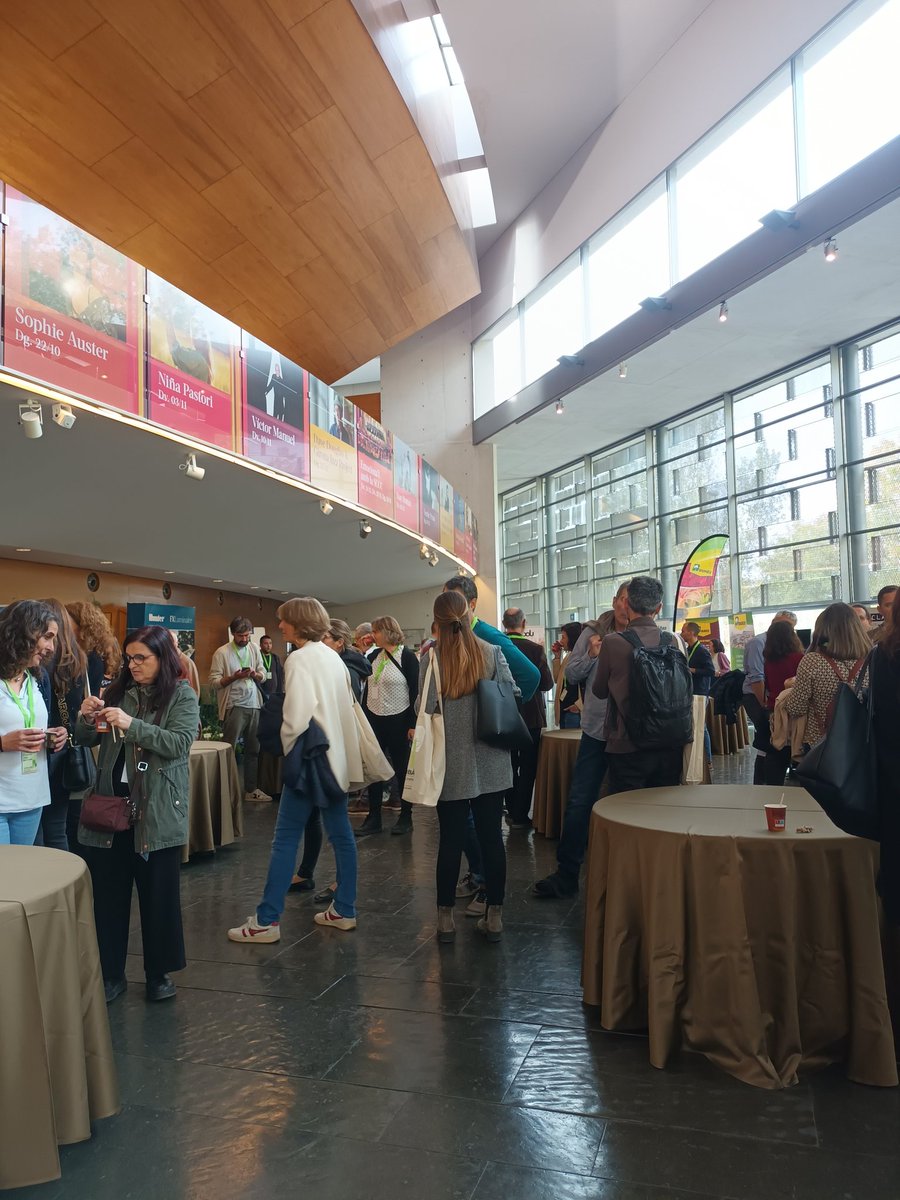 apevcat's tweet photo. Pausa café☕️. Aprofitem per visitar els expositors, consultar les #NTJ, veure la oferta formativa i fer xarxa 🙂👍🏼 #congresAPEVC #elboscurba #congres #jardineria #paisatgisme #infraestructuraverda #verdurba #arboricultura #girona https://t.co/R7dPhSD2IJ