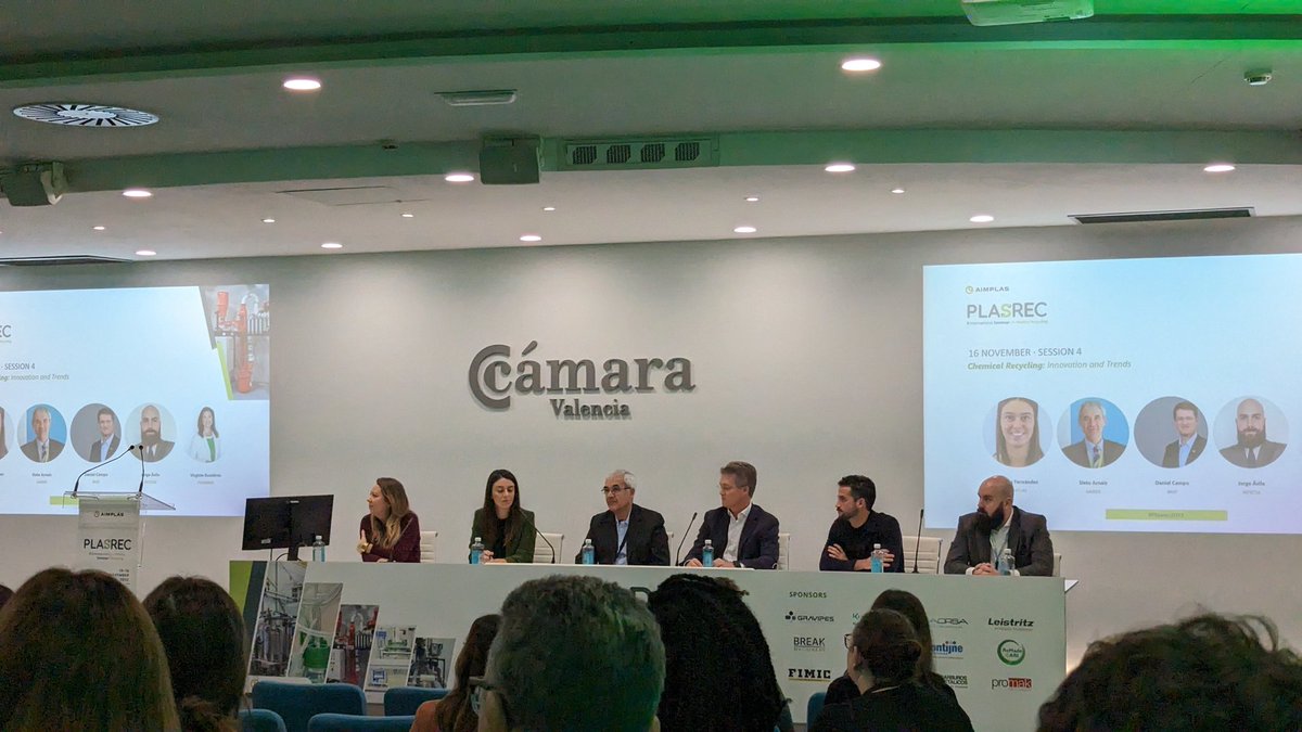 aimplas's tweet photo. Además de Mireia, en este bloque también han participado Sixto Arnaiz, de @GAIKER_BRTA; Daniel Campo, de @BASF_ES; Jorge Ávila, de @IntecsaInd; y Alejandro Navazas, de @EuRIC_Recycling.

#PLASREC https://t.co/VUyAFFxyoh