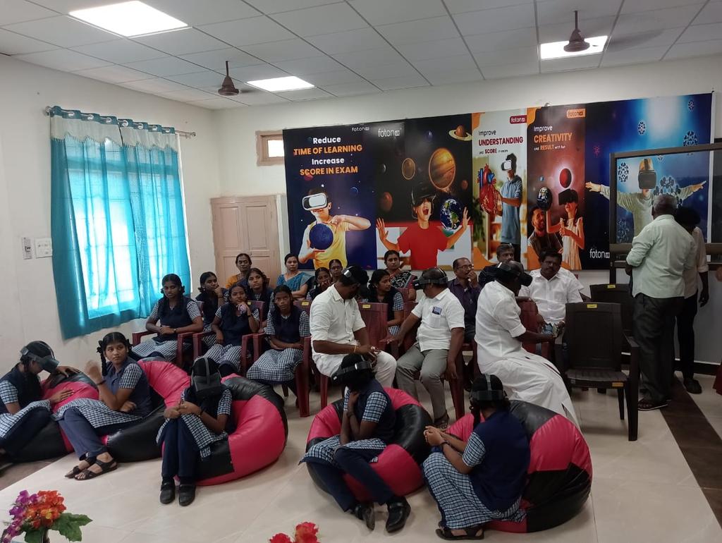 rajendran_saba's tweet photo. துவக்கி வைத்த அறிமுகப்படுத்தி போது. உடன் கல்வித்துறை செயலர் திரு. நாகராஜன் , தலைமை ஆசிரியர், ஆசிரியர் பெருமக்கள், நெய்வேலி நகர கழக செயலாளர் மற்றும் பகுதி கழக அணி அமைப்பாளர்கள். 
#VR #VRLab #NLC https://t.co/wxtnTt9rVb