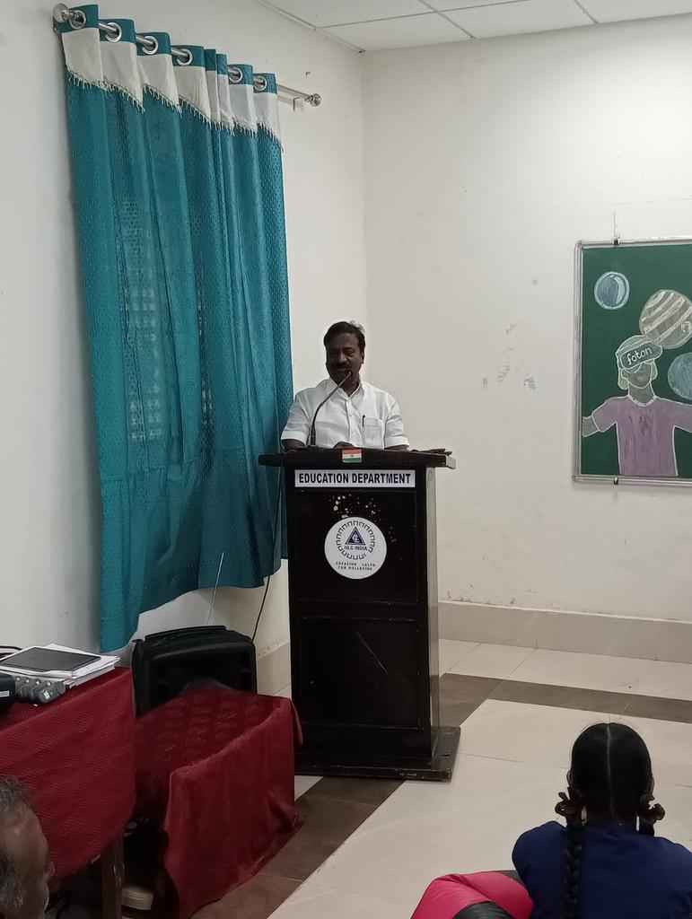rajendran_saba's tweet photo. துவக்கி வைத்த அறிமுகப்படுத்தி போது. உடன் கல்வித்துறை செயலர் திரு. நாகராஜன் , தலைமை ஆசிரியர், ஆசிரியர் பெருமக்கள், நெய்வேலி நகர கழக செயலாளர் மற்றும் பகுதி கழக அணி அமைப்பாளர்கள். 
#VR #VRLab #NLC https://t.co/wxtnTt9rVb
