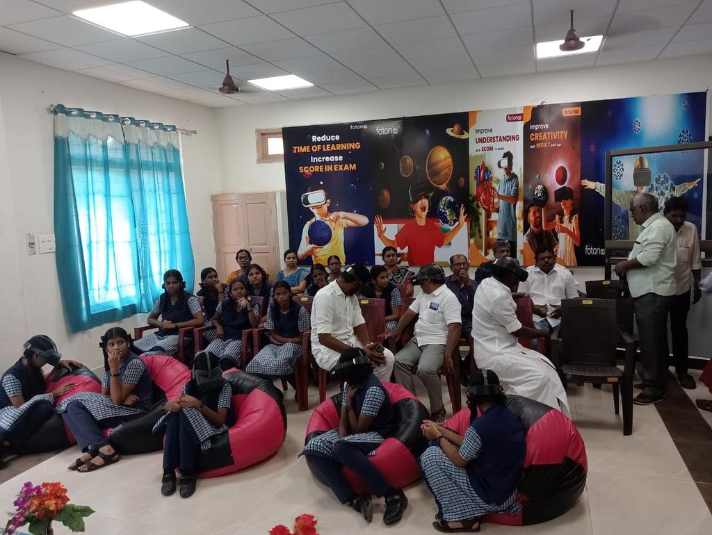 rajendran_saba's tweet photo. துவக்கி வைத்த அறிமுகப்படுத்தி போது. உடன் கல்வித்துறை செயலர் திரு. நாகராஜன் , தலைமை ஆசிரியர், ஆசிரியர் பெருமக்கள், நெய்வேலி நகர கழக செயலாளர் மற்றும் பகுதி கழக அணி அமைப்பாளர்கள். 
#VR #VRLab #NLC https://t.co/wxtnTt9rVb