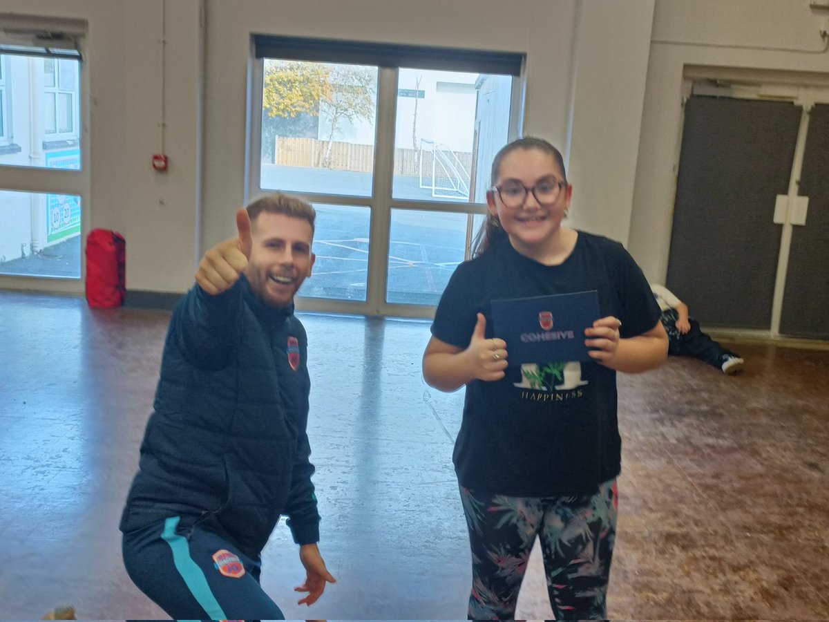 llwynyreos's tweet photo. Ardderchog Blwyddyn 6! Chi gyd yn ⭐ ymarfer corff. You're all PE stars! Diolch @BmoCoaching  #weliketomoveitmoveit https://t.co/06yyQ3MiMj