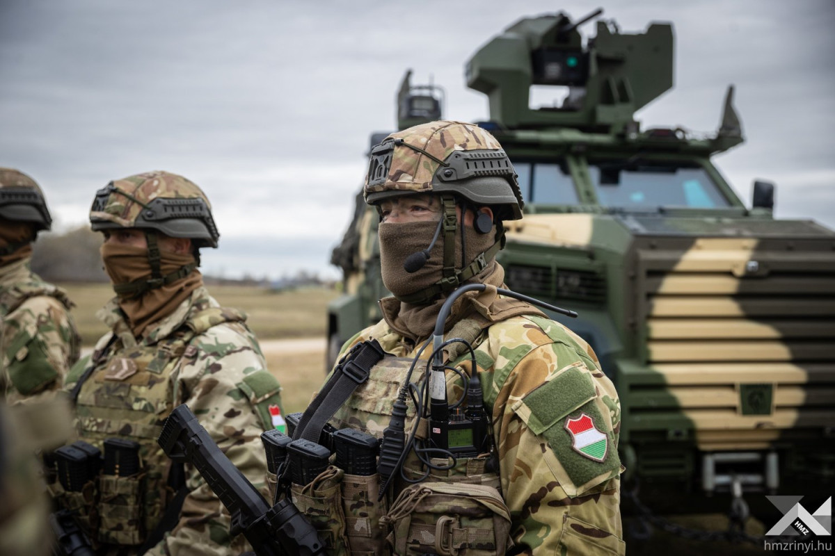 EXERCISE ADAPTIVE HUSSARS is well underway in 🇭🇺 ❗ It is the largest Hungarian military exercise in the last 30 years, with 🇭🇺 civil administration, Allied cooperation and the 🇭🇺 Defence Forces being tested. #StrongerTogether #WeAreNATO