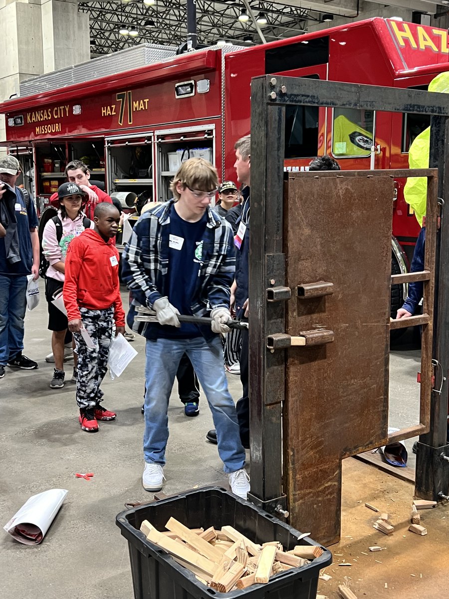 SMSDBLUEEAGLE's tweet photo. Blue Eagle Academy recruits explored fire service displays on the expo hall during this week's Public Service Career Expo. https://t.co/rDQhFITqwF