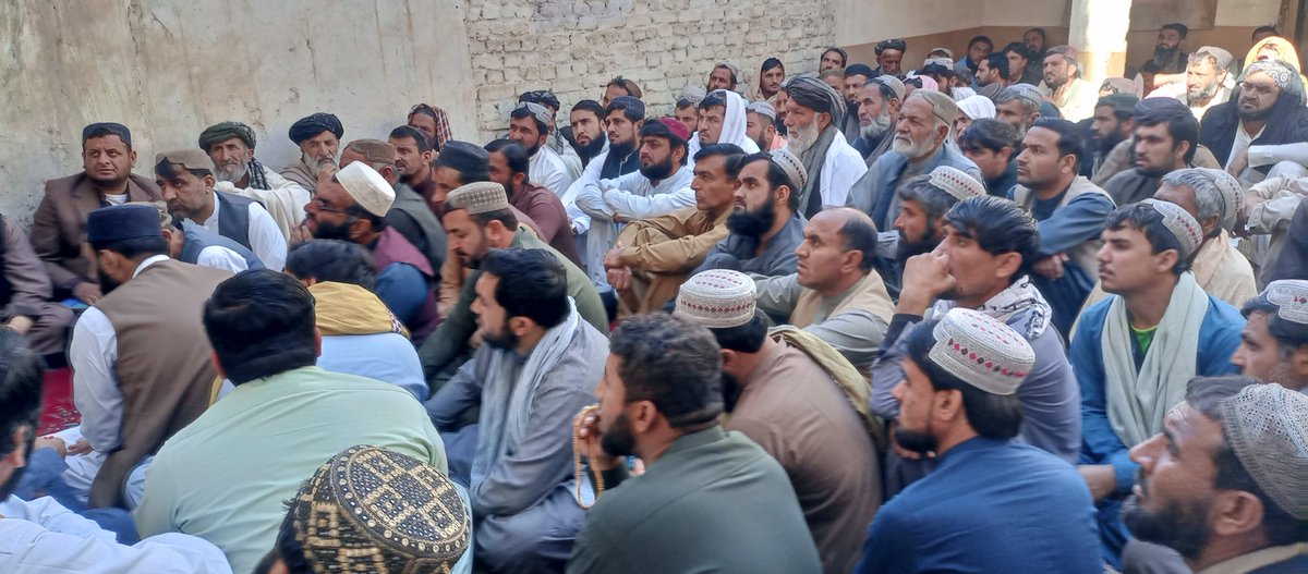 NaraazRahmat's tweet photo. باچاخان مرکز چمن 26نومبر د شهدا وطن 
شهيد خان جيلاني خان اڅکزئي
شهيد اسد خان اڅکزئي
شهيد‌ارباب غلام ايډوکيټ 
د ياد غونډي تياري په اړه غونډه کښي د عوامی نیشنل پارټۍ صوبائی صدر اصغر خان اڅکزئي ګډون لري https://t.co/JoYY4s2vJd