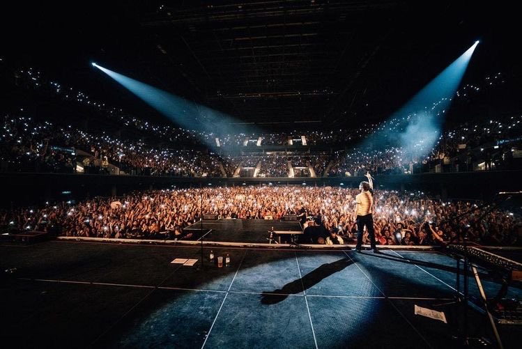 Let’s just let it sink in for a minute that Louis plays a SOLD OUT show at London’s O2 tomorrow evening and he’s done this WITHOUT any backing whatsoever from UK radio! This is absolutely huge.