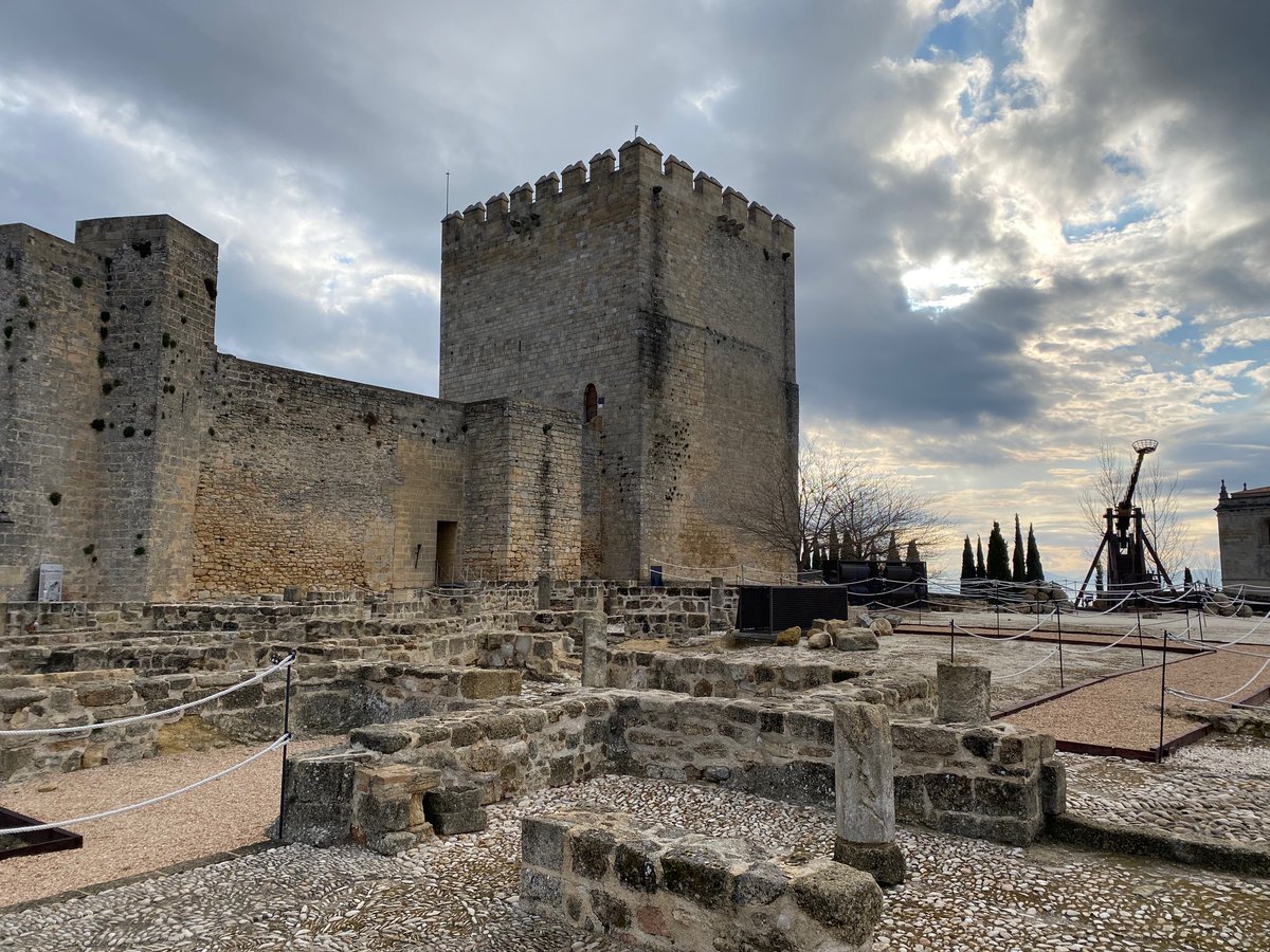 Hoy se conmemora el #DiaInternacionaldelPatrimonioMundial . Una ocasión perfecta para conocer la riqueza arqueológica y patrimonial de la #FortalezaDeLaMota en #AlcalálaReal <a href="/Alcala_la_Real/">Alcalá la Real</a> <a href="/CiudadesMedias/">Ciudades Medias del Centro de Andalucía</a>