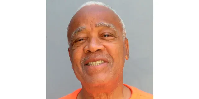 KarineOmry's tweet photo. I remember #MurrayHooper executed by the state of Arizona and #StephenBarbee executed by the state of Texas on Nov 16, 2022.
Murray Hooper: 76 years old, executed after 40 years on death row.
Stephen Barbee: Needed to be wheelchaired to the death chamber.
#EndTheDeathPenalty https://t.co/gbbBNHM8Fe