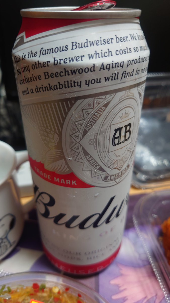 RadXIII's tweet photo. 海外のビール。バドワイザーとエッティンガー。ハイネケンは飲んだことあったけどこれは始めてだった。
どっちも意外と飲みやすかった🍺 https://t.co/NI8bWnXXJy