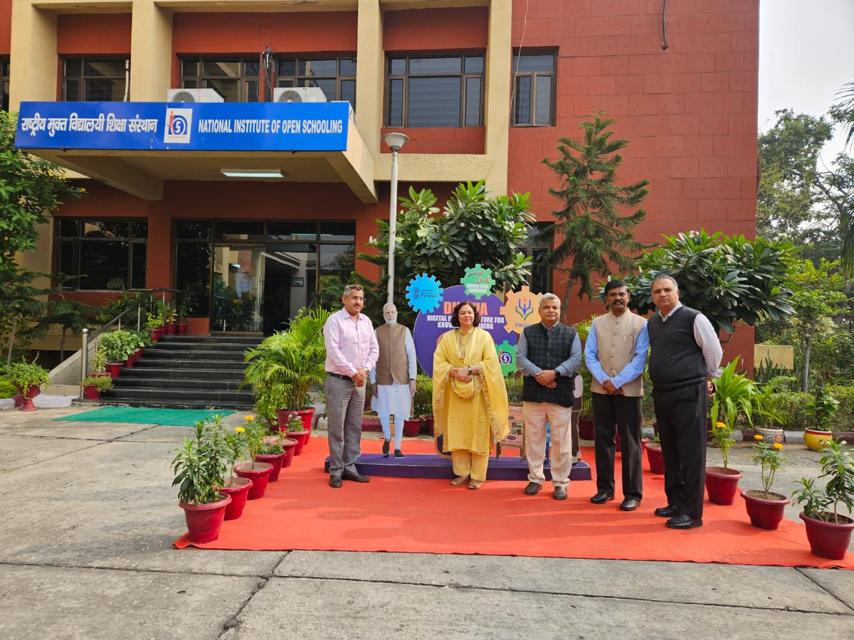 niostwit's tweet image. Today,NIOS set up a designated #SelfiePoint in it's HQ premises at NOIDA. It will provide a creative space for employees &amp;amp; learners to actively promote the principles &amp;amp; objectives outlined in #NEP2020 as per vision of Hon'ble PM. Chairperson,NIOS encouraged everyone to take selfi