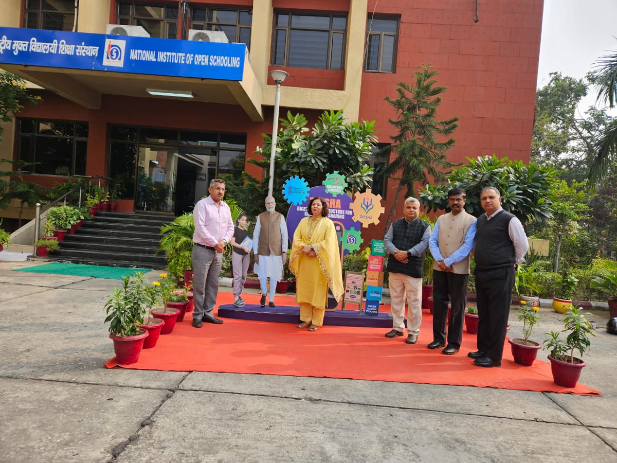niostwit's tweet image. Today,NIOS set up a designated #SelfiePoint in it's HQ premises at NOIDA. It will provide a creative space for employees &amp;amp; learners to actively promote the principles &amp;amp; objectives outlined in #NEP2020 as per vision of Hon'ble PM. Chairperson,NIOS encouraged everyone to take selfi