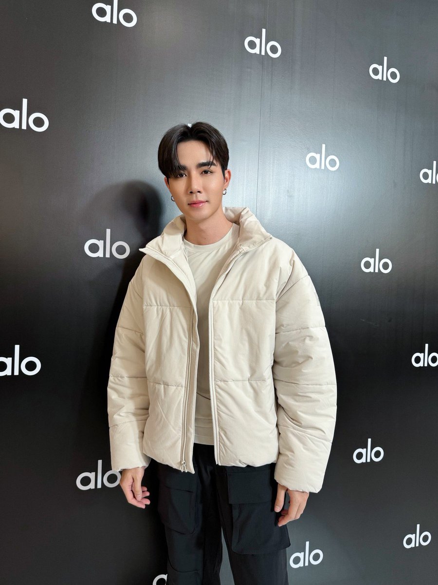 DomundiTV's tweet photo. ZeePruk with alo ✨

พบกับ “ซี” @zee_pruk ในงาน ALO BANGKOK OPENING EVENT

ฝากทุกคนส่งกำลังใจให้ซีกันเยอะ ๆ นะคะ 😍

#aloThailandxZeePruk https://t.co/eSb3uKKGtw