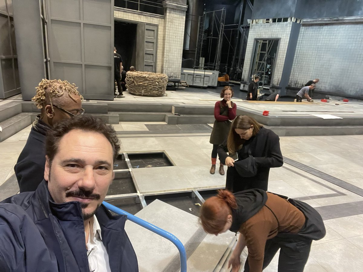 LaCollaTenore's tweet photo. Here we are for the new production of AIDA in Frankfurt 🍀👋 https://t.co/HZNilSZjJ6
