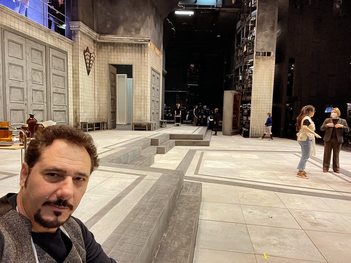 LaCollaTenore's tweet photo. Here we are for the new production of AIDA in Frankfurt 🍀👋 https://t.co/HZNilSZjJ6