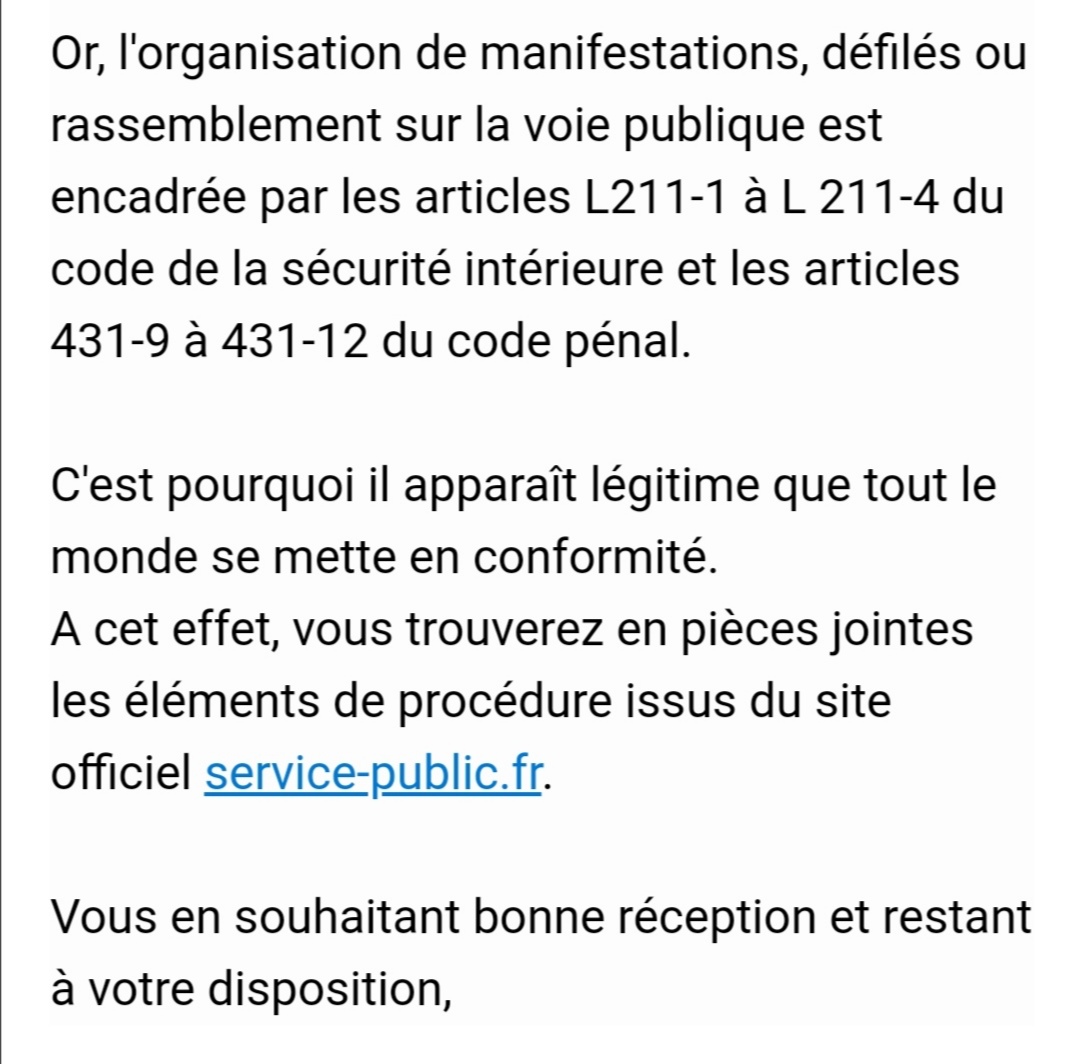 "Faites ce que je dis pas ce que je fais". En plus de perturber nos réunions publiques le maire de #buxerolles avait exigé une demande d'autorisation d'occuper l'espace public alors que lui même n'en avait pas un an plus tôt pour une réunion au même endroit. Chapeau l'artiste !