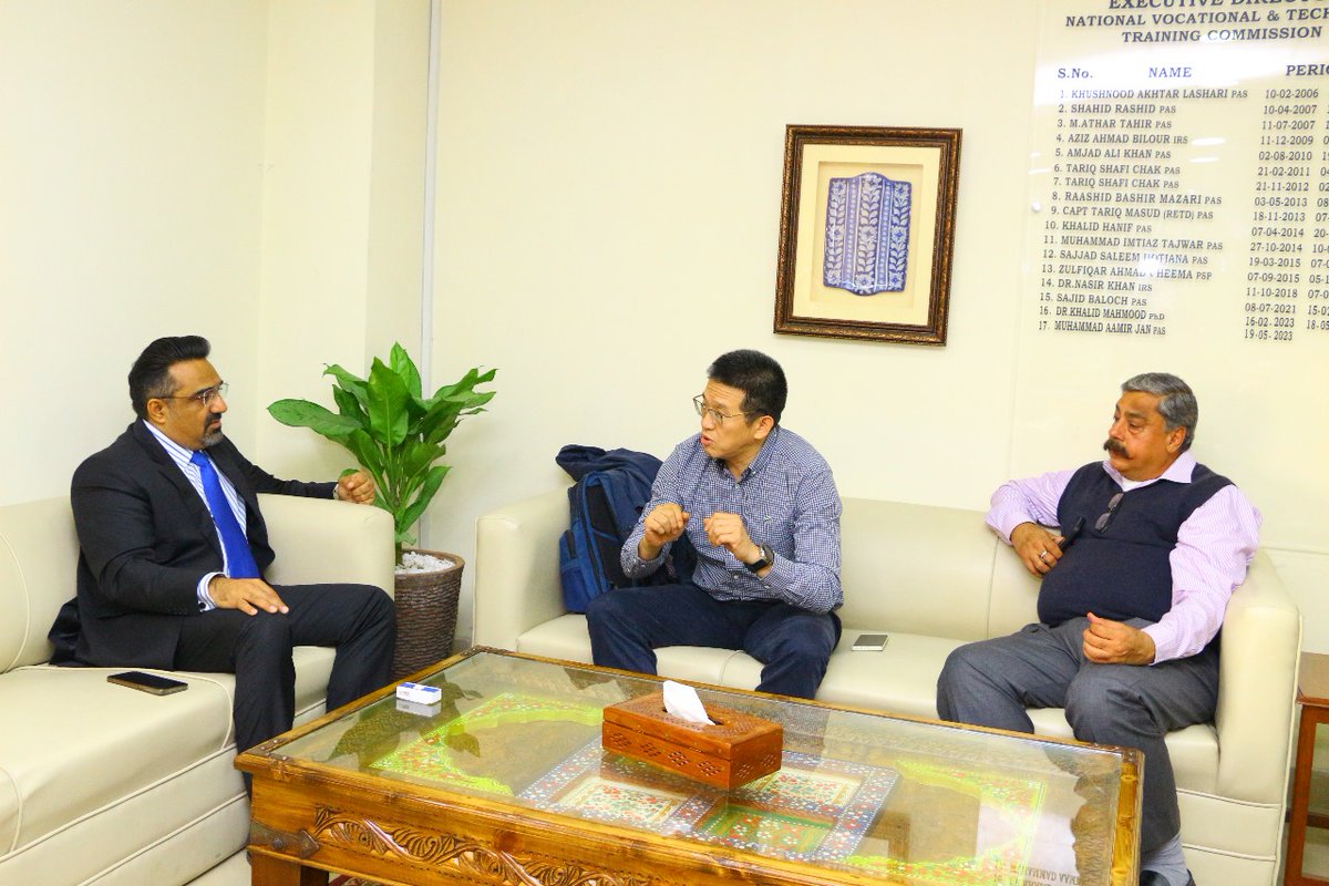 NAVTTCOfficial's tweet photo. A delegation from the China International Contractors Association (#CHINCA) and #POEPA met with @M_Aamir_Jan, ED #NAVTTC. They discussed areas of potential collaboration, the delegation highlighted China's labor force demand and challenges in exporting manpower from Pakistan. https://t.co/t6HAqKkayZ