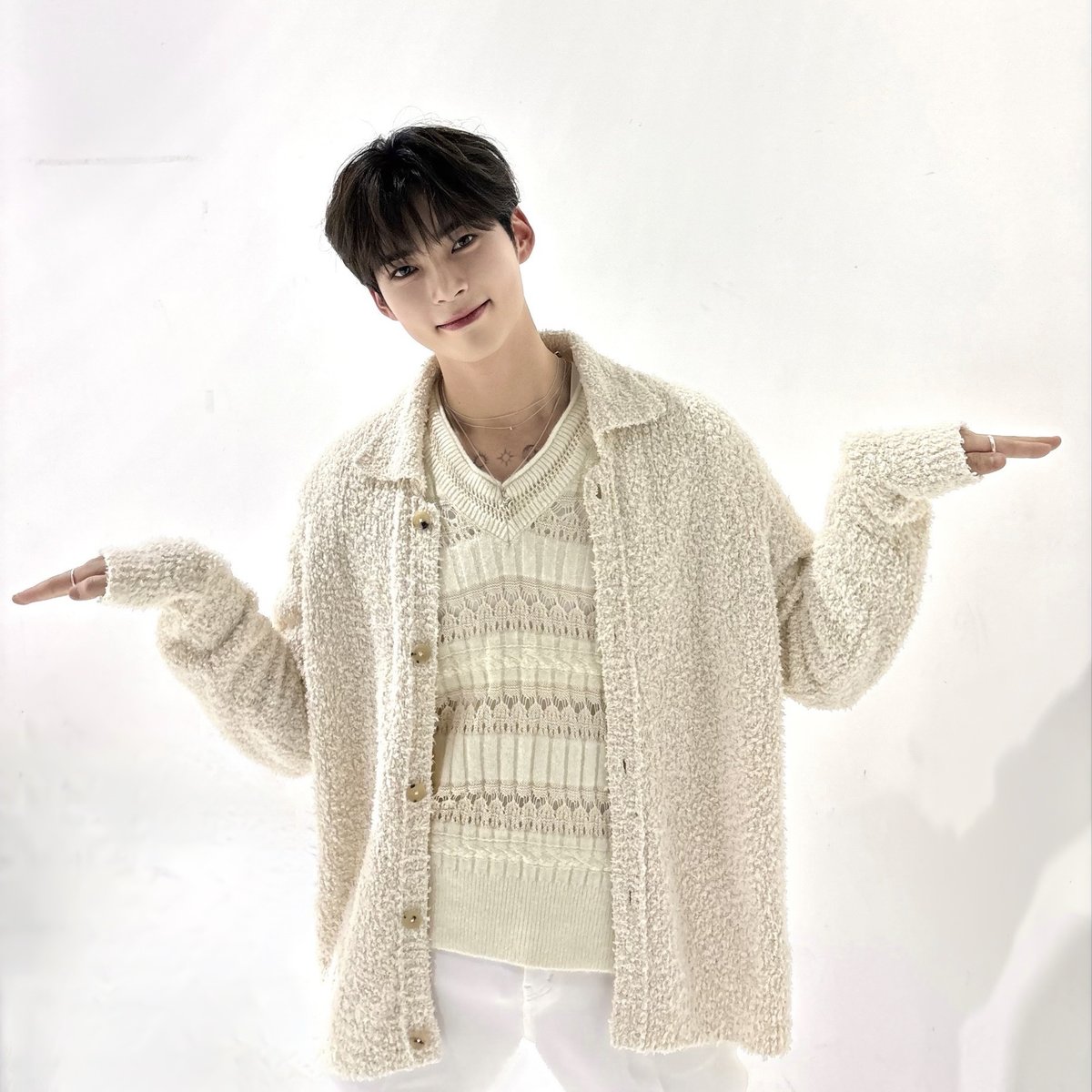 ZB1_official's tweet photo. _𝗭𝗘𝗥𝗢𝗙𝗢𝗖𝗨𝗦

오늘의 할 일

☑ 국민햄씨 진행 잘한다고 칭찬하기
☑ 국민햄씨 오늘도 잘생겼다고 칭찬하기
☑ 국민햄씨 일단 냅다 칭찬하기
     
#ZEROBASEONE #ZB1
#제로베이스원 
#MELTINGPOINT #CRUSH #가시
#ZEROBASEONE_CRUSH https://t.co/BCS5XxWUnD