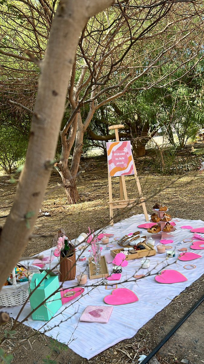 hnalseny's tweet photo. Picnic day💖 https://t.co/LkrBeP9O46