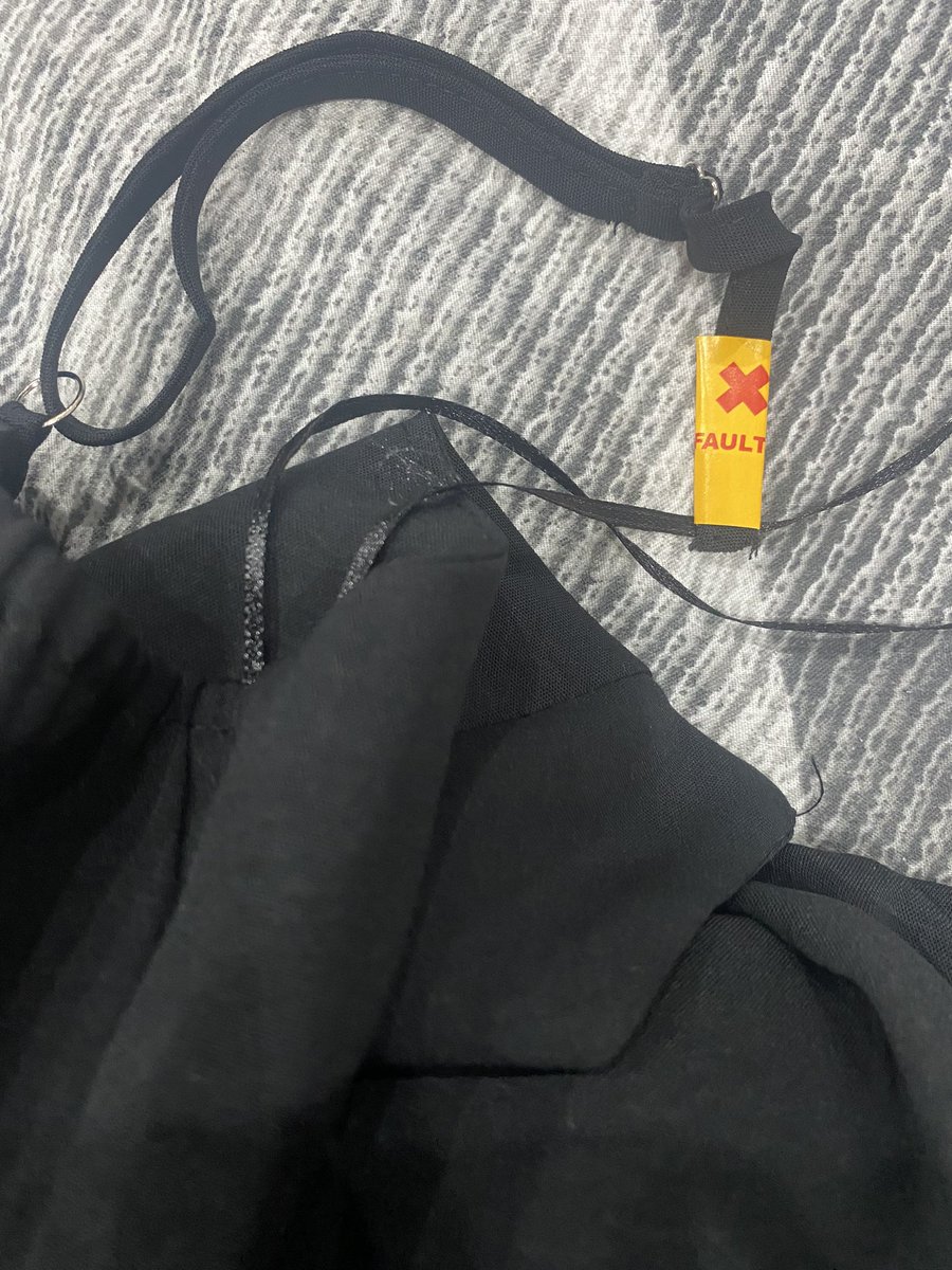 Kimbob1982's tweet photo. @NewLookHelp Received this with my order. Why are you sending out faulty items??? https://t.co/MZfQeyj5nV