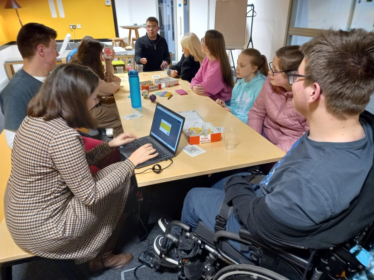 On 13th November our young people attended a lovely evening hosted by the National Children's Bureau! The young people explored what an ideal mental health system looks like to them. Lots of thought provoking discussions and important points raised - a great night all round! 🙌📣